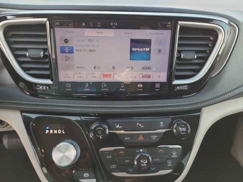 Used 2023 Chrysler Pacifica Touring-L image 24