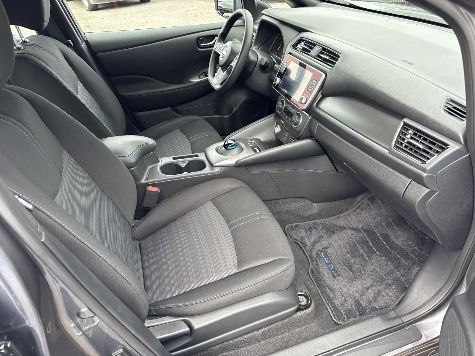 Used 2025 Nissan Leaf S FWD image 30