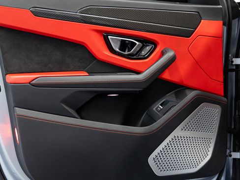 Used 2021 Lamborghini Urus image 21