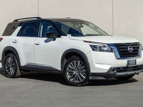 Used 2024 Nissan Pathfinder SL w/ SL Premium Package image 18