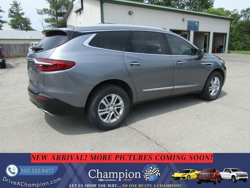 Used 2020 Buick Enclave Essence w/ Sound and Sites Package FWD image 4