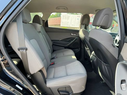 Used 2017 Hyundai Santa Fe SE FWD image 25