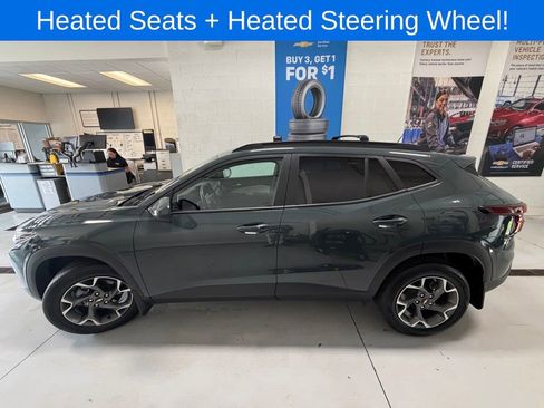 Used 2025 Chevrolet Trax LT w/ LT Convenience Package FWD image 6