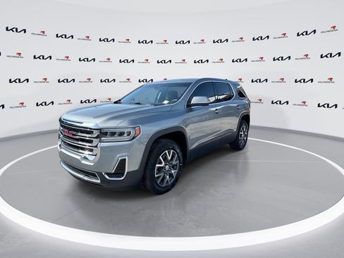 Used 2023 GMC Acadia SLE FWD image 4
