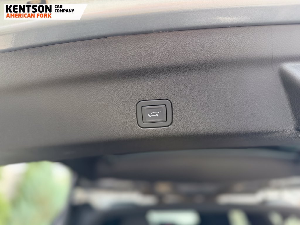 Used 2025 Chevrolet Suburban High Country AWD/4WD image 38