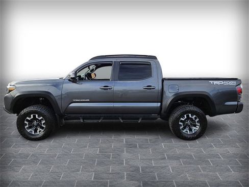 Used 2022 Toyota Tacoma TRD Off-Road w/ Technology Package image 4