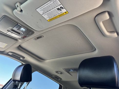 Used 2024 Kia Telluride S w/ S Sunroof Package FWD image 17