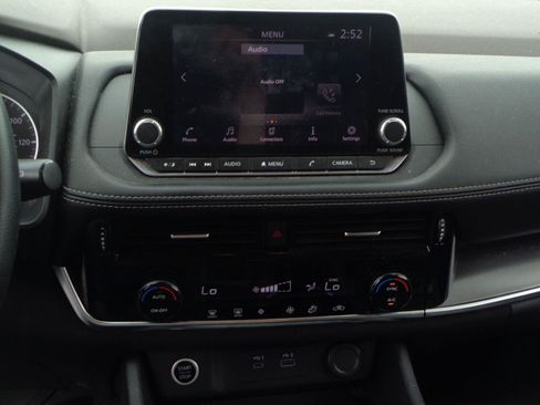 Used 2022 Nissan Rogue SV AWD/4WD image 11