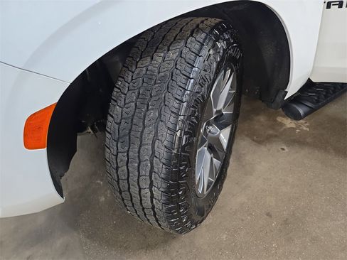 Used 2024 Chevrolet Tahoe Z71 w/ Off-Road Capability Package image 31