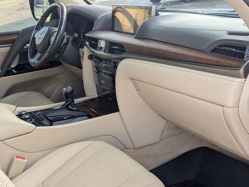 Used 2016 Lexus LX 570 4WD image 29