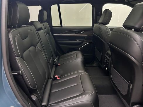 New 2026 Jeep Grand Cherokee Limited AWD/4WD image 15