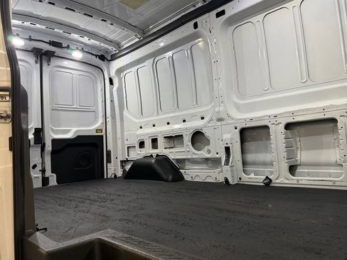 Used 2022 Ford E-Transit Medium Roof RWD image 22