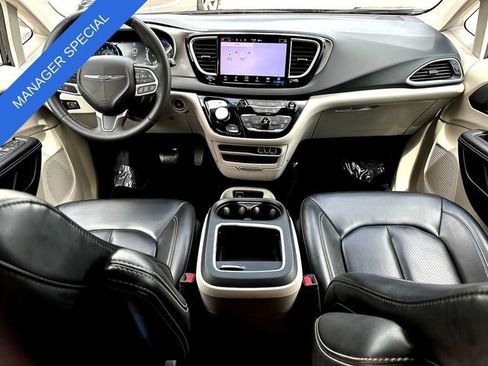 Used 2023 Chrysler Pacifica Touring-L FWD image 29