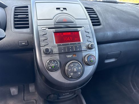 Used 2011 Kia Soul + image 12