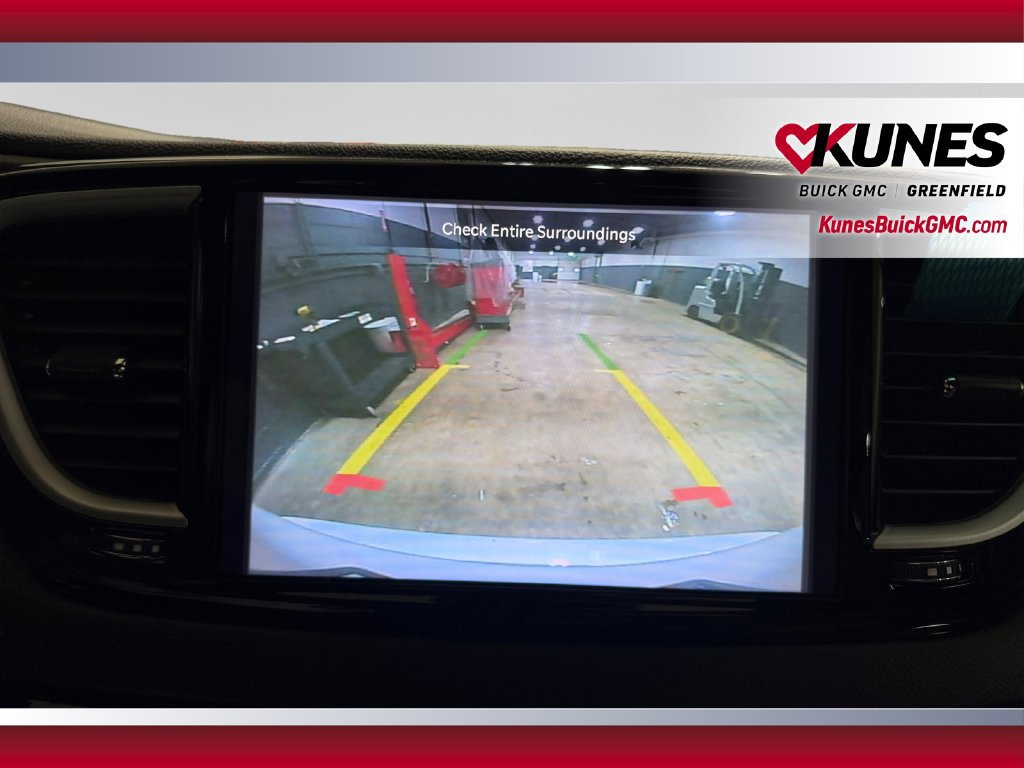 Used 2025 Chrysler Pacifica Select FWD image 27