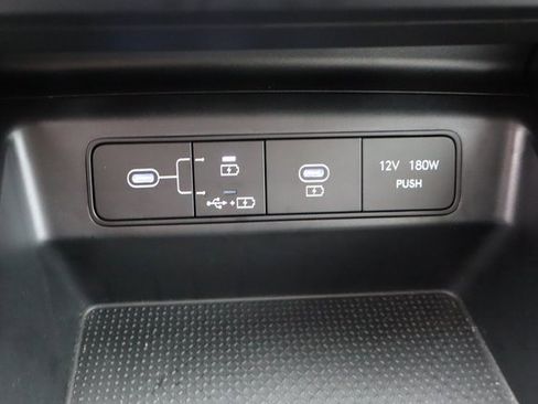 Used 2025 Hyundai Tucson SE image 32