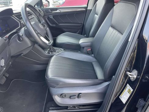 Certified 2023 Volkswagen Tiguan SE FWD image 17
