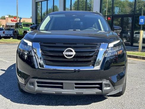 Used 2025 Nissan Pathfinder SV FWD image 2