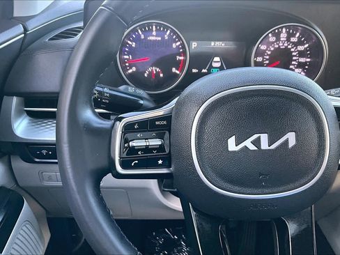 Used 2022 Kia Carnival LX FWD image 23