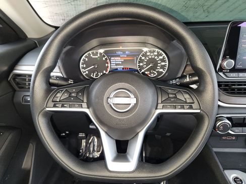 Used 2025 Nissan Altima 2.5 SV FWD image 22