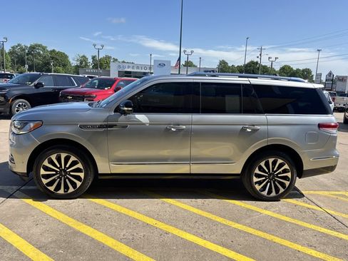 Used 2023 Lincoln Navigator Reserve AWD/4WD image 9