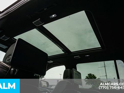 Used 2024 Cadillac Escalade ESV V AWD/4WD image 50