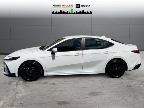 Used 2025 Toyota Camry SE image 2