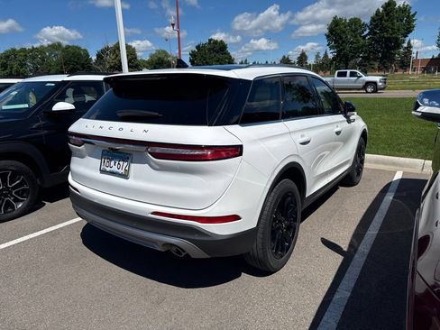 Used 2022 Lincoln Corsair AWD w/ Premium Package image 2