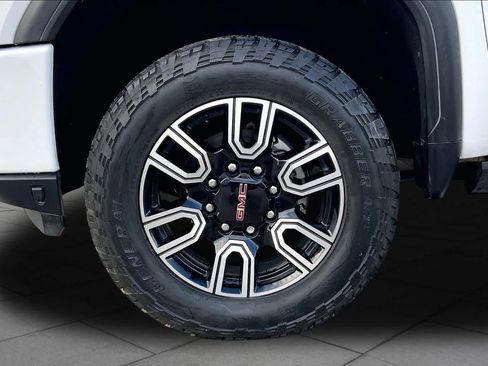 Used 2022 GMC Sierra 2500 AT4 w/ AT4 Premium Plus Package AWD/4WD image 11