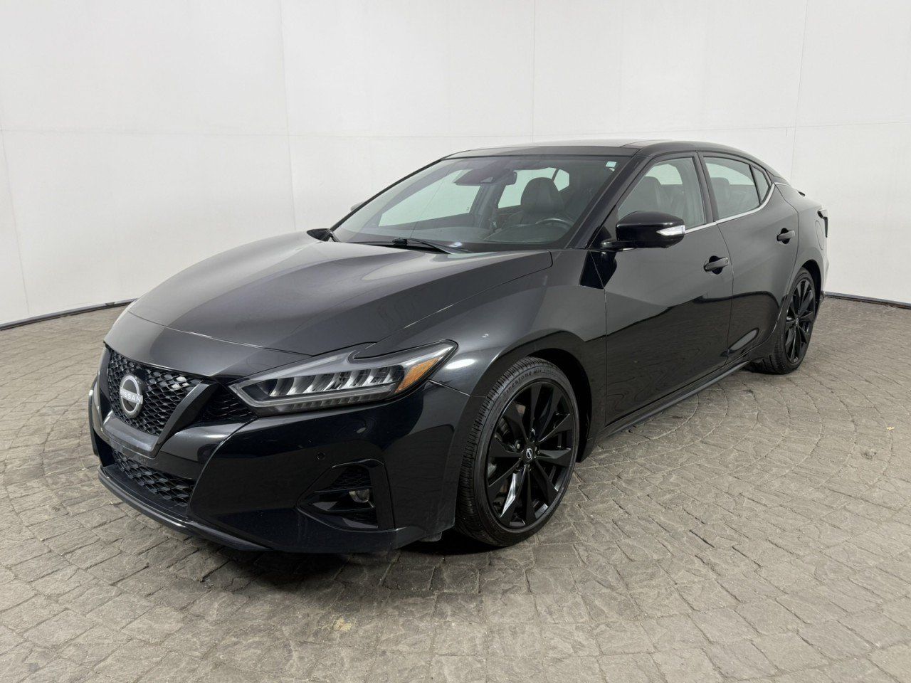 Used 2023 Nissan Maxima SR FWD image 3