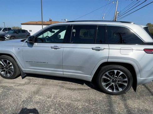 Used 2022 Jeep Grand Cherokee Overland w/ Advanced Protech Group III image 7