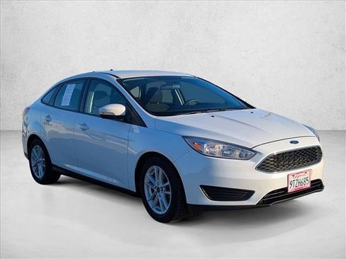 Used 2015 Ford Focus SE image 3