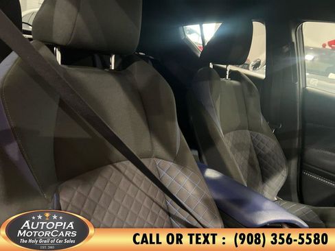 Used 2020 Toyota C-HR XLE image 10