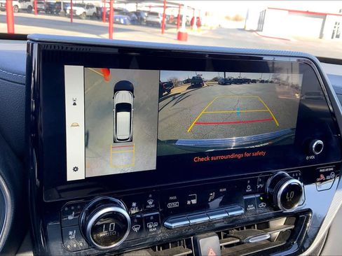 Used 2023 Toyota Highlander Platinum image 27