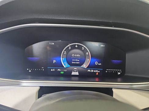Used 2025 Volkswagen Taos SE FWD image 19
