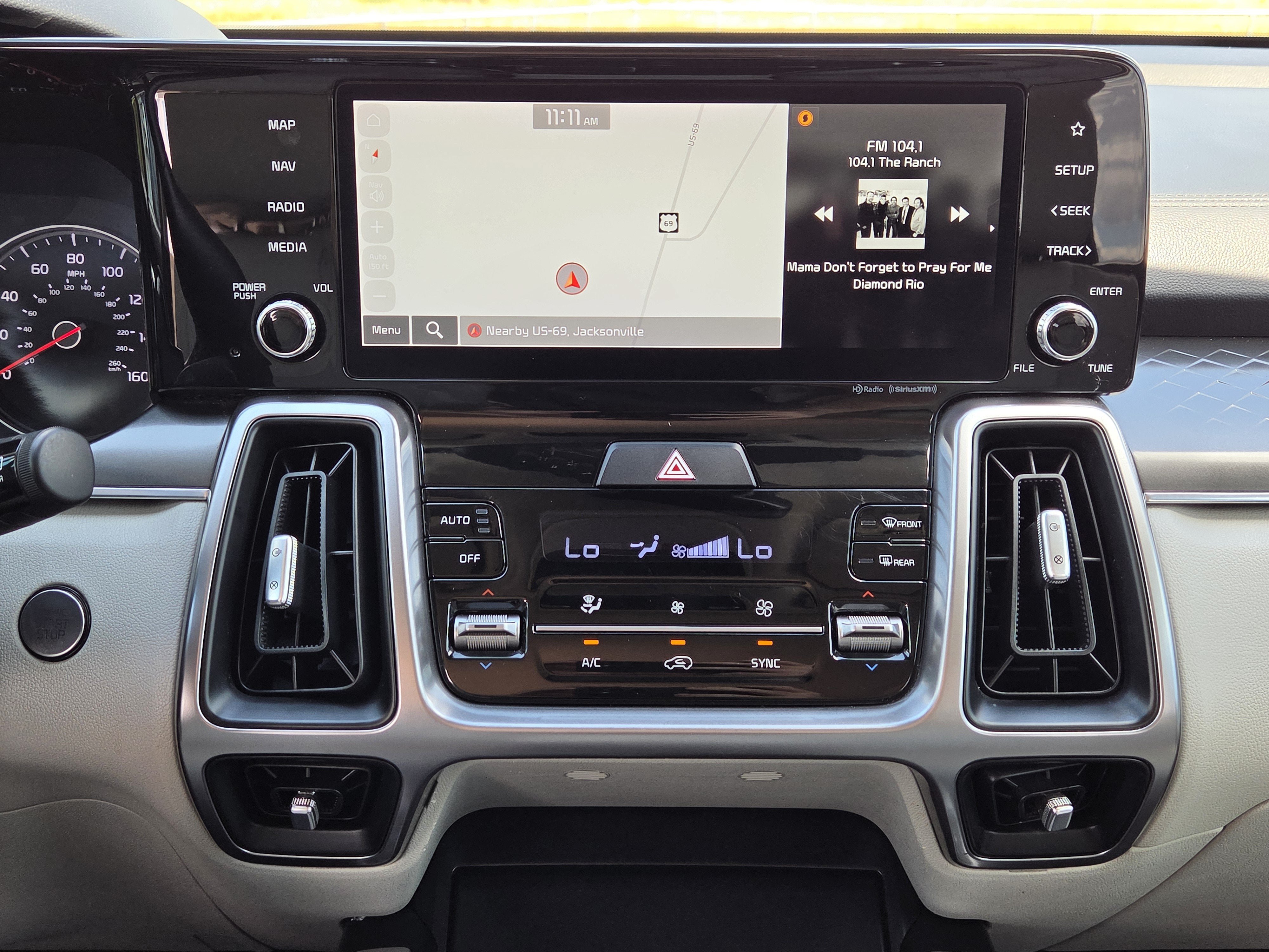 Used 2023 Kia Sorento S w/ Panoramic Sunroof Package FWD image 13
