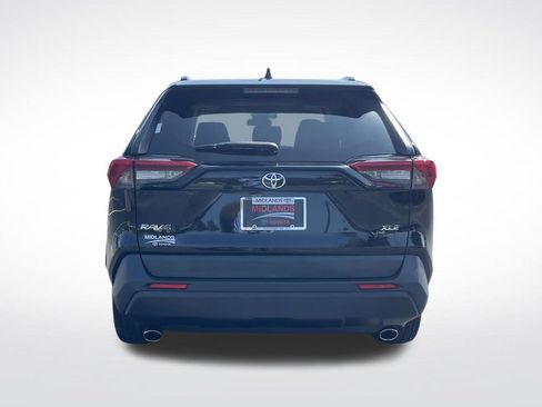 Used 2019 Toyota RAV4 XLE Premium w/ Cold Weather Package FWD image 5