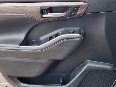 Used 2020 Toyota Highlander Limited image 33