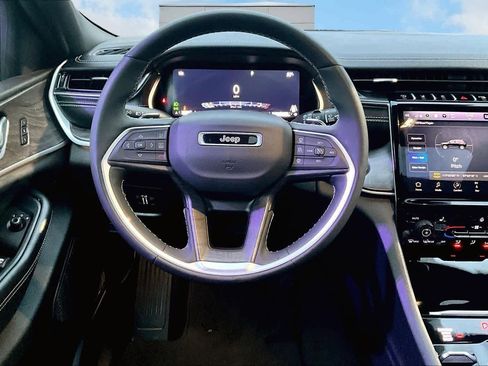 Used 2024 Jeep Grand Cherokee Limited image 15