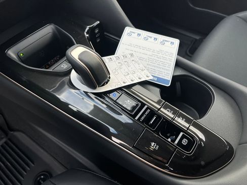 New 2025 Toyota Crown Signia image 25