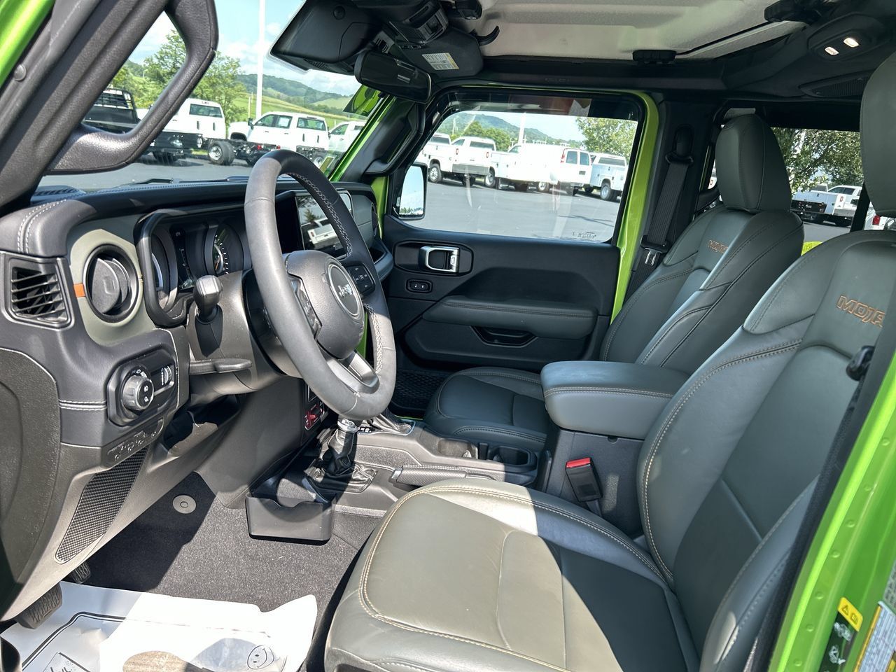 Used 2025 Jeep Gladiator Mojave w/ Convenience Group AWD/4WD image 21
