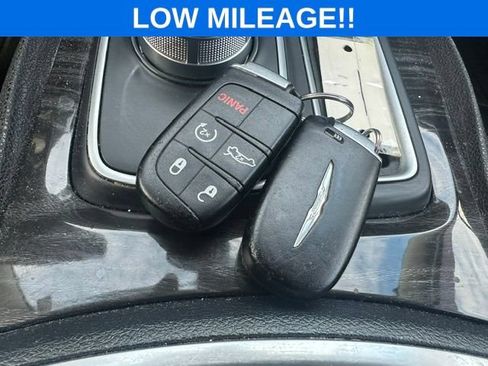 Used 2015 Chrysler 300 Limited w/ Driver Convenience Group AWD/4WD image 3