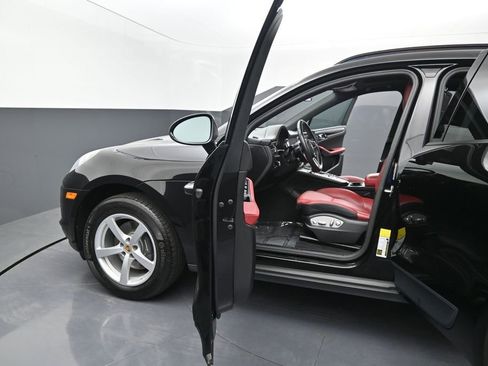 Used 2019 Porsche Macan AWD/4WD image 13