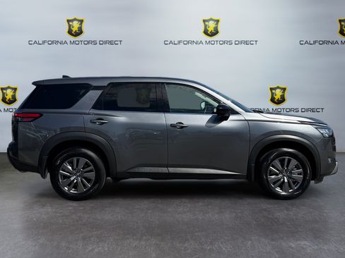Used 2025 Nissan Pathfinder S FWD image 6