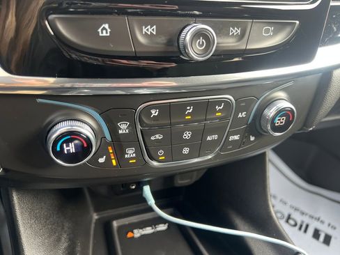 Used 2023 Chevrolet Traverse LT image 20