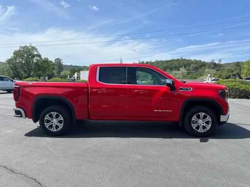 New 2025 GMC Sierra 1500 SLE image 4