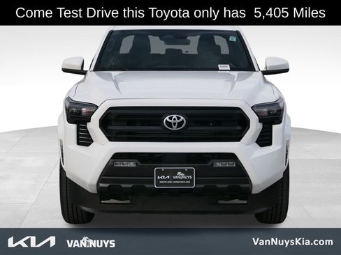 Used 2025 Toyota Tacoma SR5 image 9