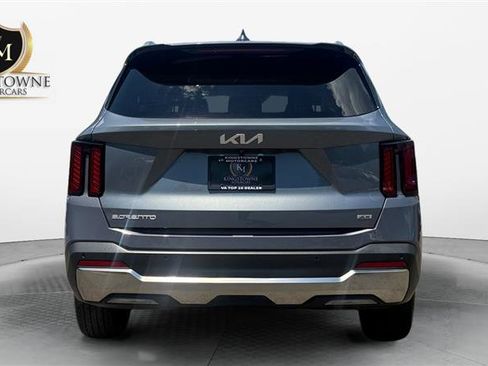 Used 2025 Kia Sorento S w/ Panoramic Sunroof Package AWD/4WD image 4