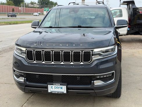 Used 2022 Jeep Wagoneer Series I w/ Premium Group I AWD/4WD image 2