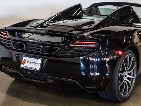 Used 2013 McLaren MP4-12C Spider RWD image 29
